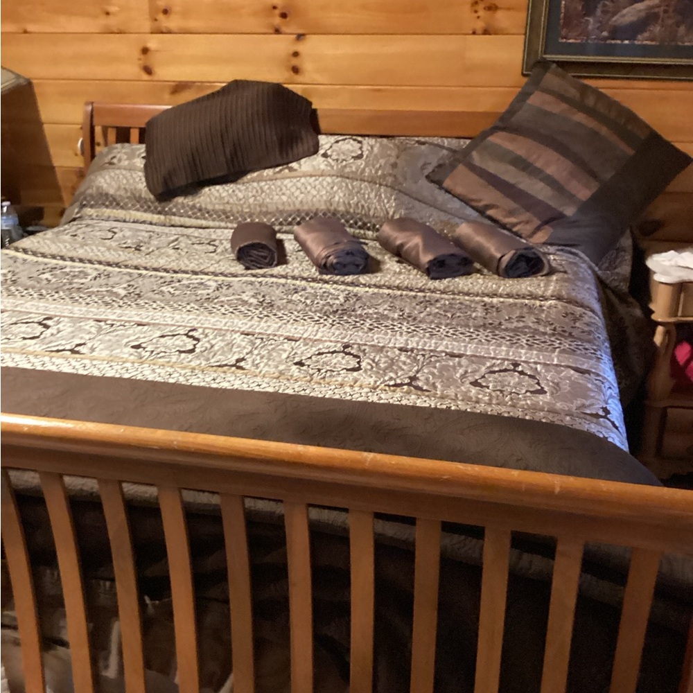 Luxurious Brown and Cream Quilt Set
